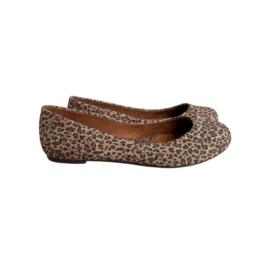 B.O.C. leopard print flat tan brown textile upper comfortable casual shoe Sz 7.5
